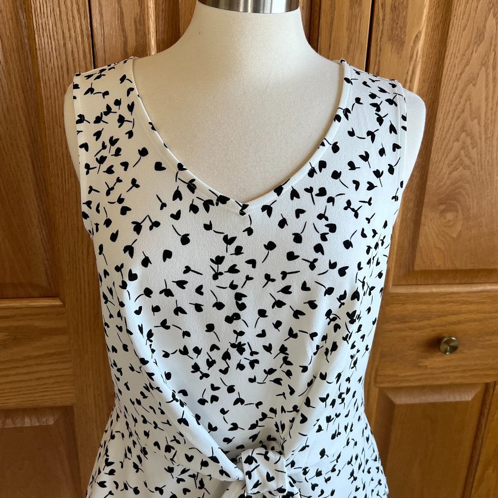 TALBOTS - Tie-Front Tank - Petal Print -- Excellent Condition - Picture 2 of 8